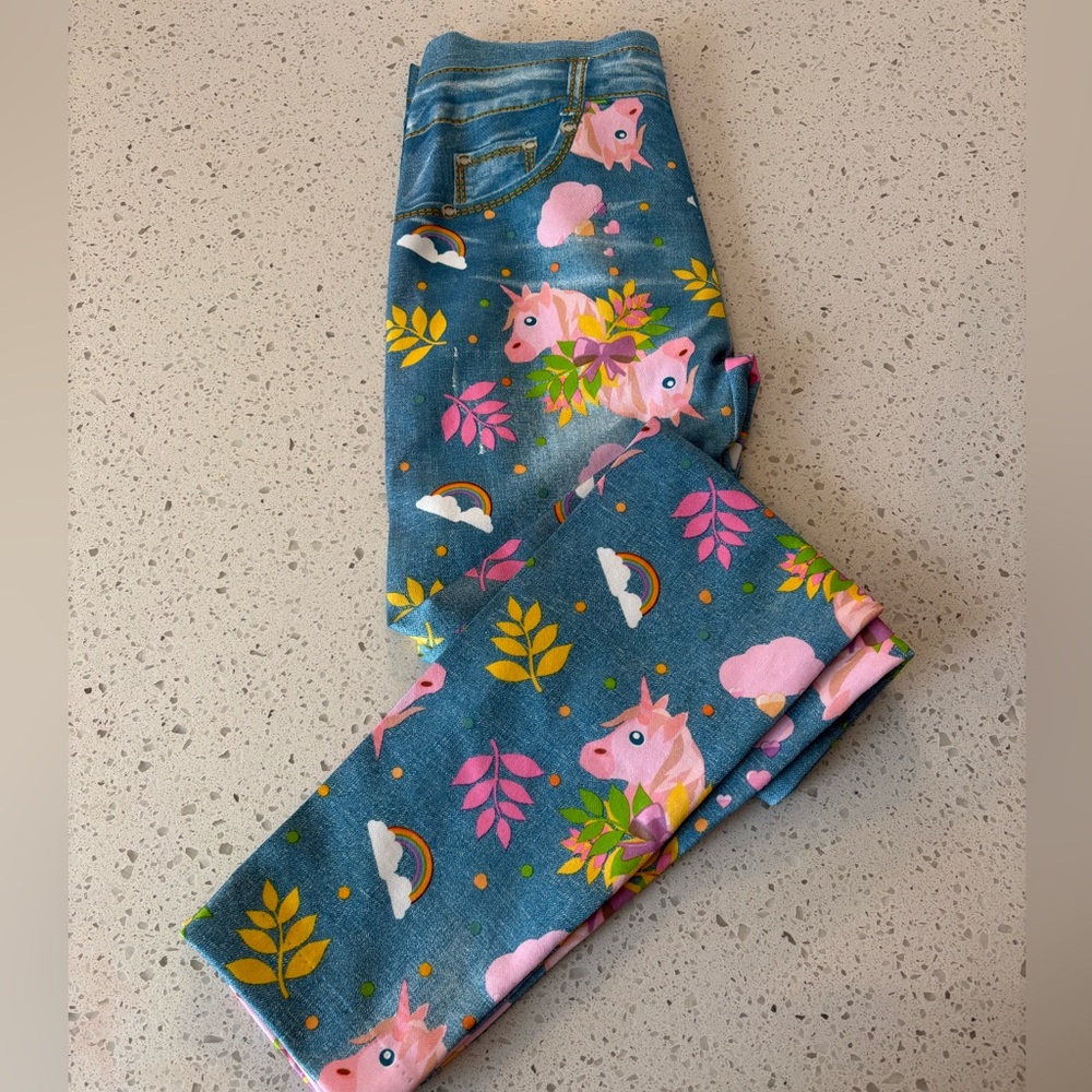 Girl’s Emoji Leggings Size Large 10-12
